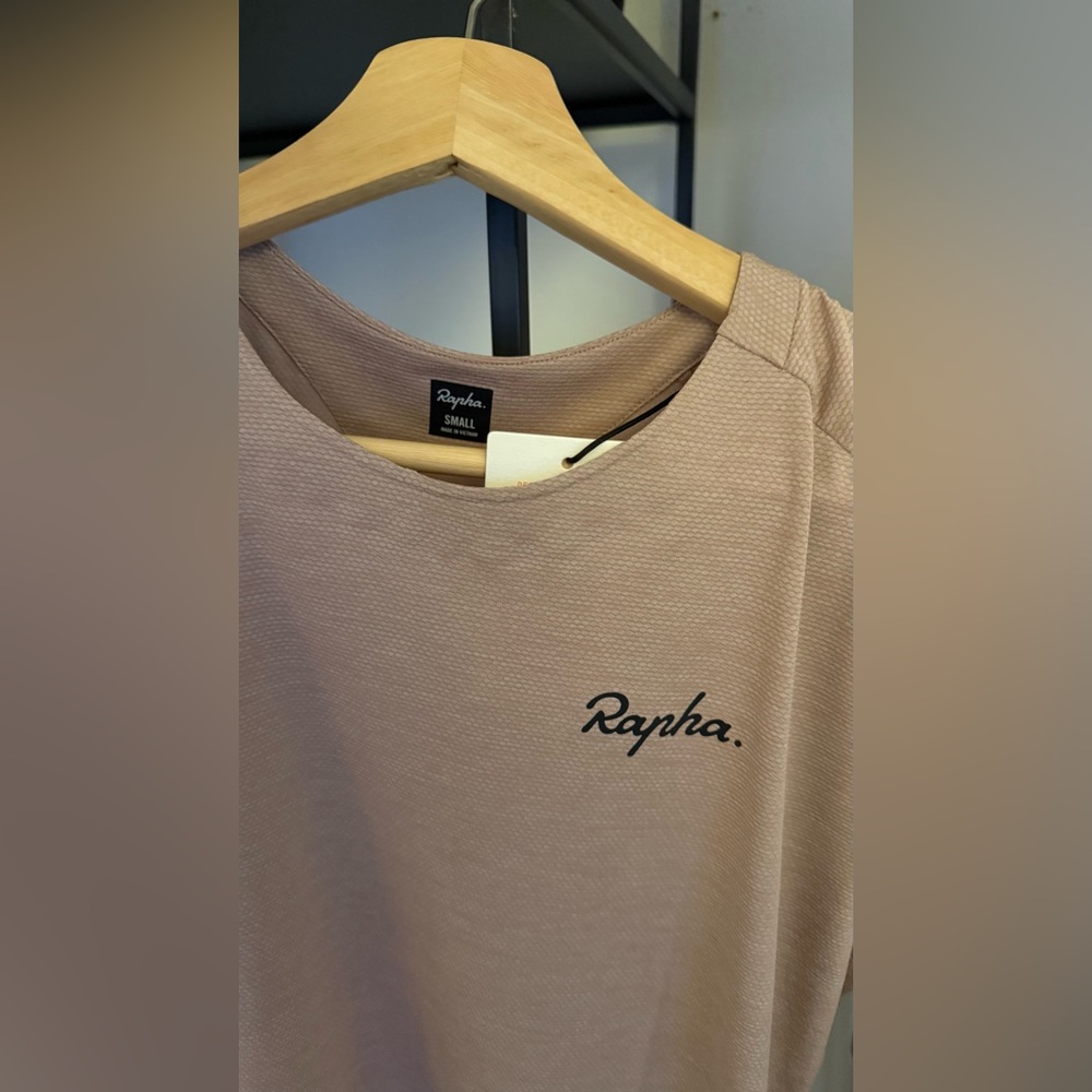 NWT Rapha Women's Trail Long Sleeve Technical T-shirt Small Light Pink - Picture 2 of 3
